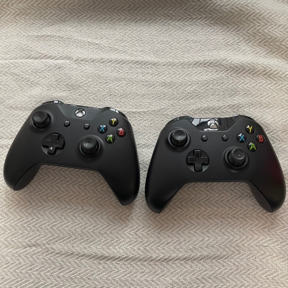 Microsoft Xbox One Wireless Controller Bundle *Untested Rechargeable Batteries*